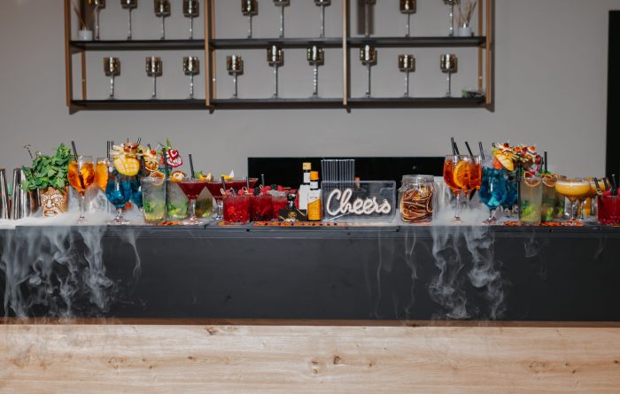 Profesjonalny mobilny bar na wesele z koktajlami