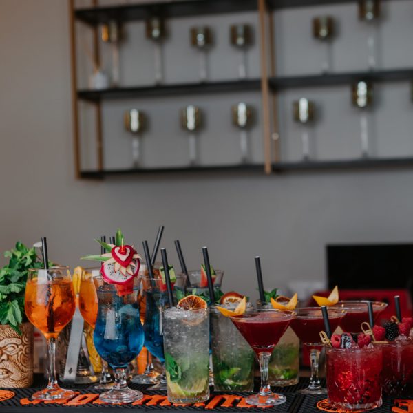 Bar z koktajlami i zapleczem